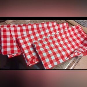 🧺Pier1 imports Four Picnic Napkins